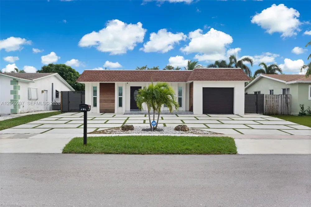 208 SE 4th Ter Dania Beach, FL 33004