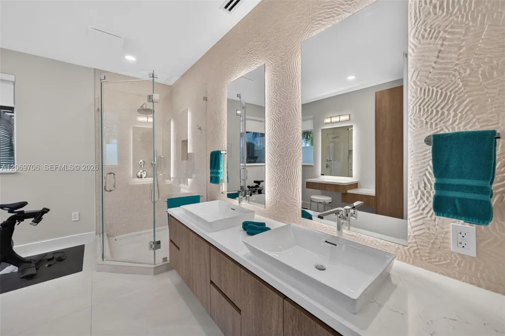 2126 Quail Roost Dr Weston, FL 33327