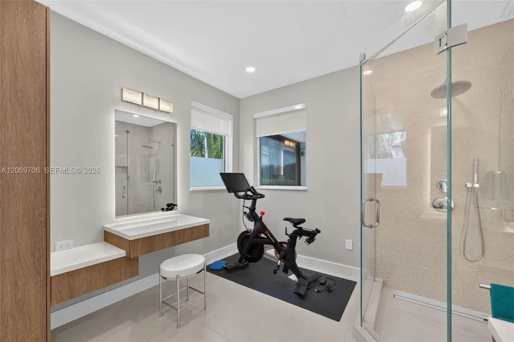 2126 Quail Roost Dr Weston, FL 33327