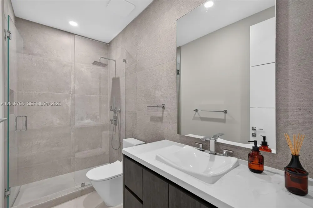 2126 Quail Roost Dr Weston, FL 33327