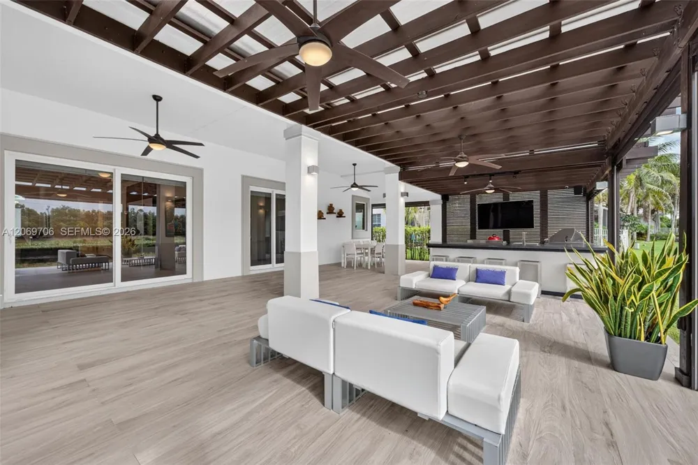 2126 Quail Roost Dr Weston, FL 33327