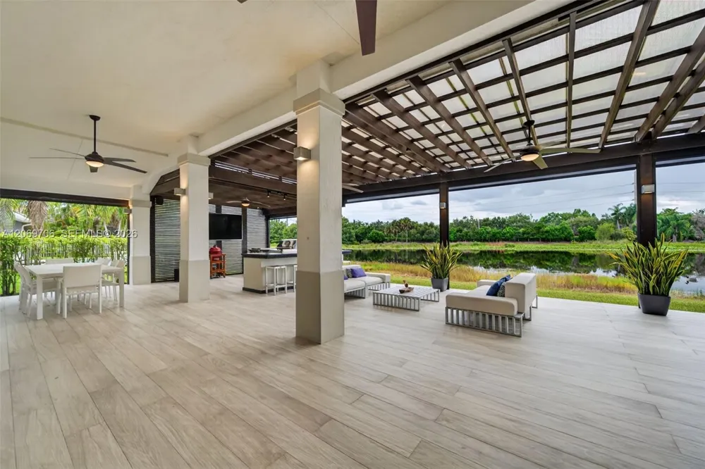 2126 Quail Roost Dr Weston, FL 33327