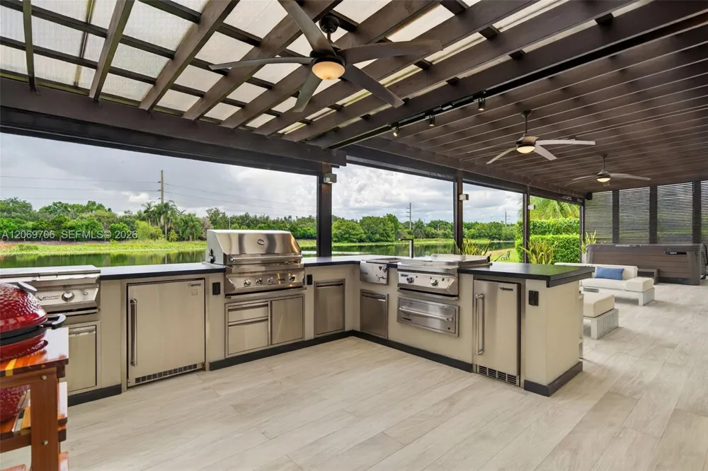 2126 Quail Roost Dr Weston, FL 33327