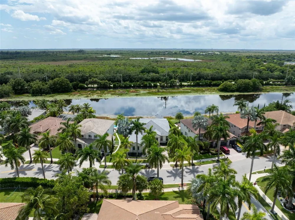 2126 Quail Roost Dr Weston, FL 33327