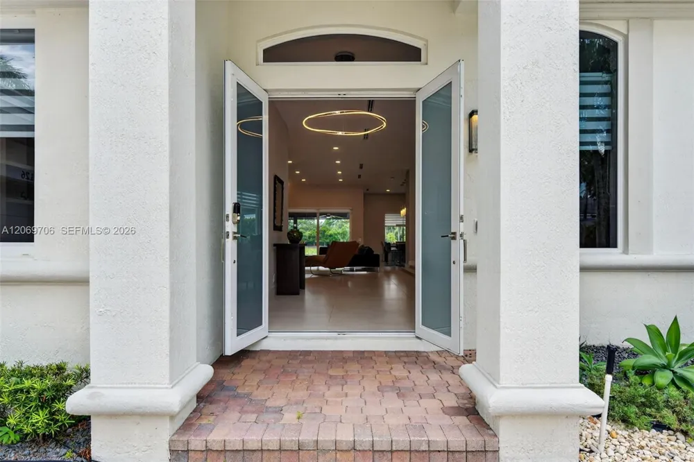2126 Quail Roost Dr Weston, FL 33327