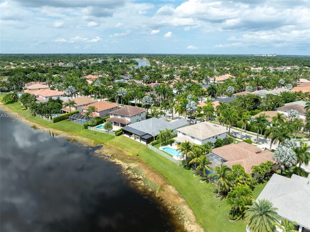 2126 Quail Roost Dr Weston, FL 33327