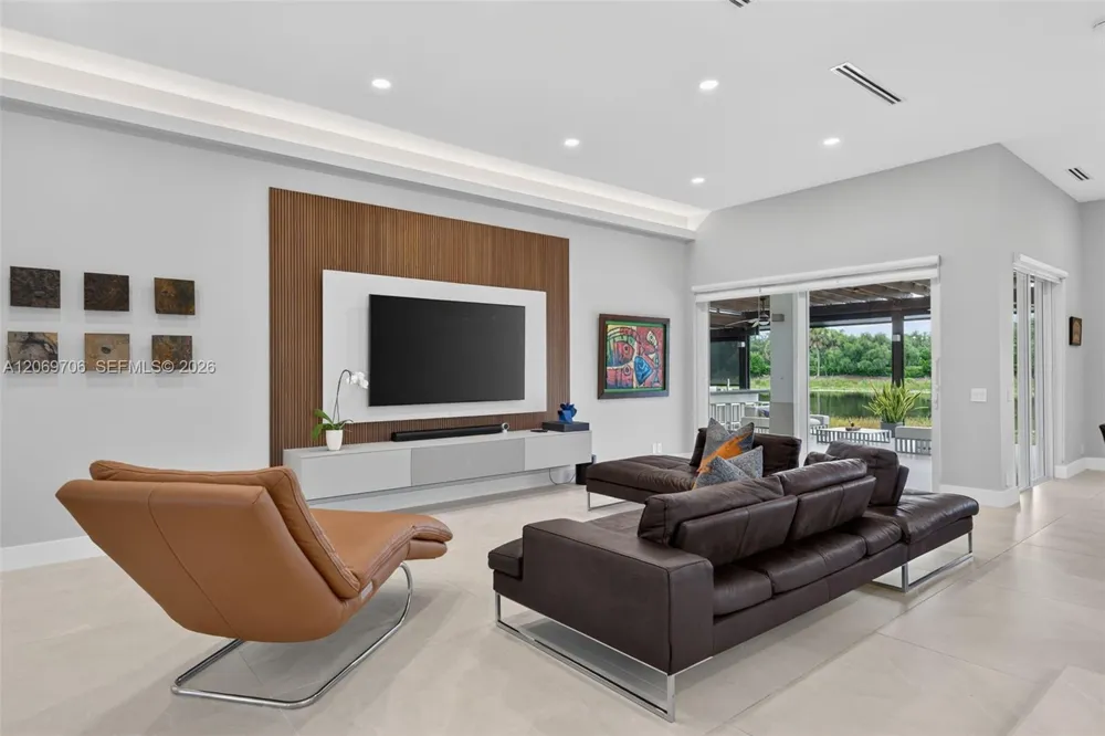 2126 Quail Roost Dr Weston, FL 33327