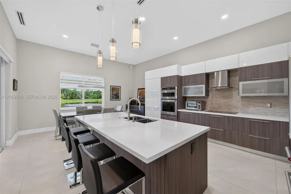 2126 Quail Roost Dr Weston, FL 33327