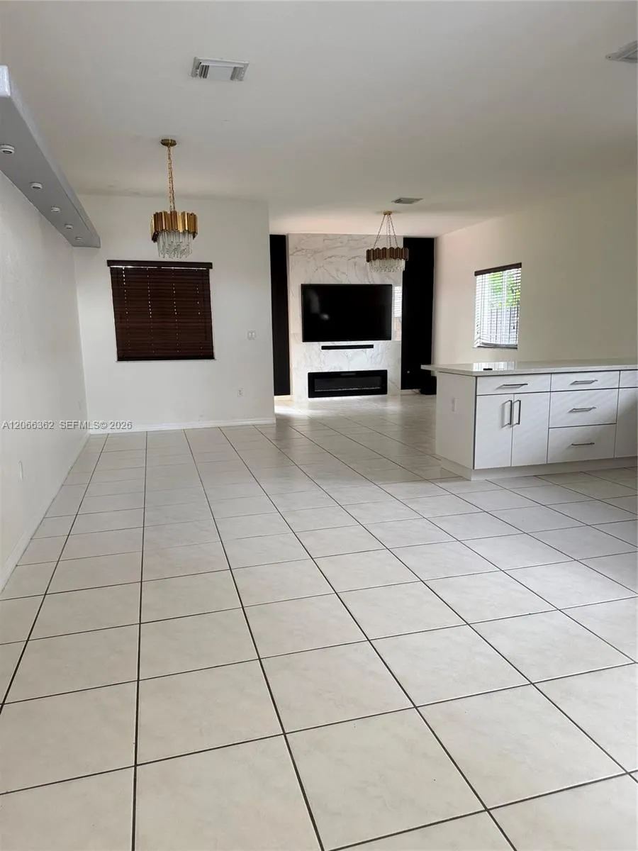 16263 SW 55th Ter Miami, FL 33185
