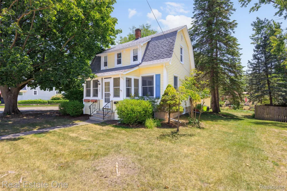 703 1st Street Rochester City, MI 48307