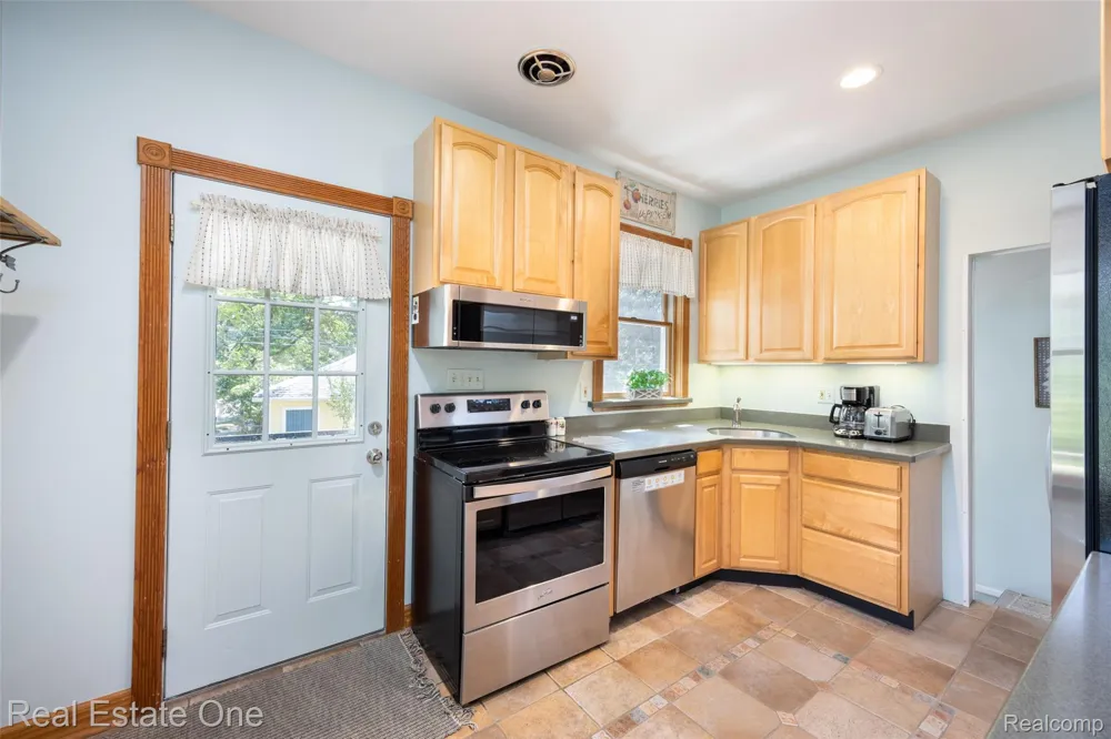 703 1st Street Rochester City, MI 48307