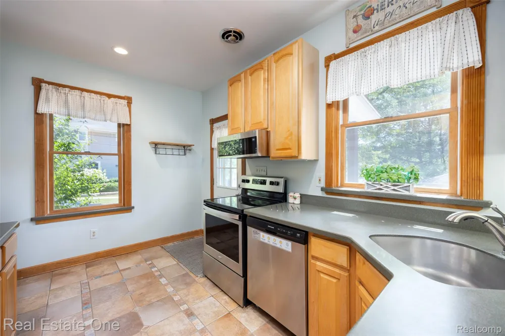 703 1st Street Rochester City, MI 48307