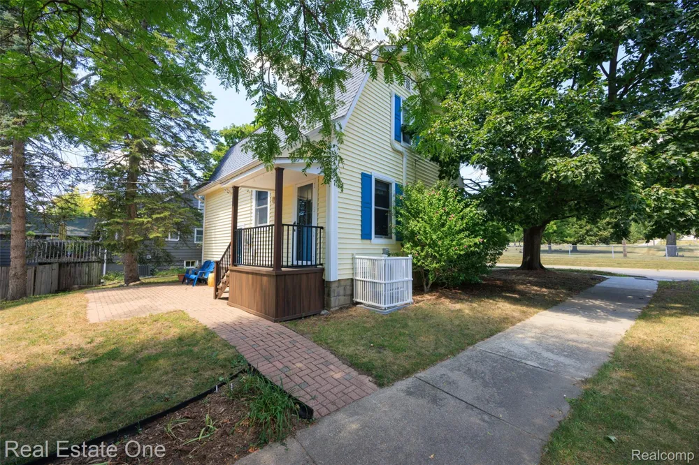 703 1st Street Rochester City, MI 48307