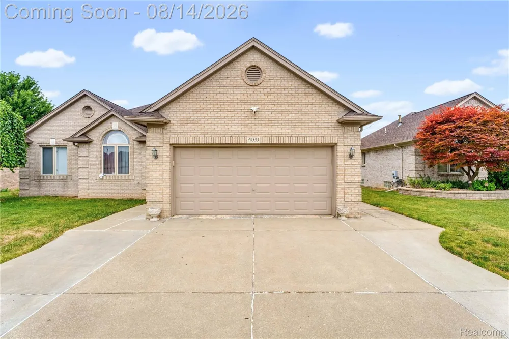 48353 Jefferson Drive Macomb Township, MI 48044