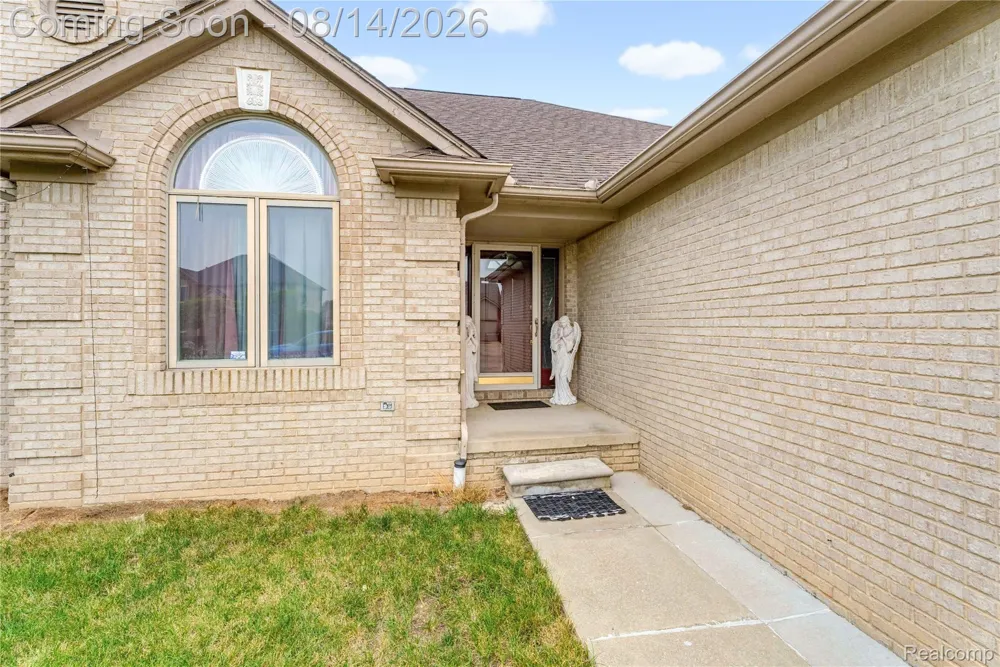 48353 Jefferson Drive Macomb Township, MI 48044