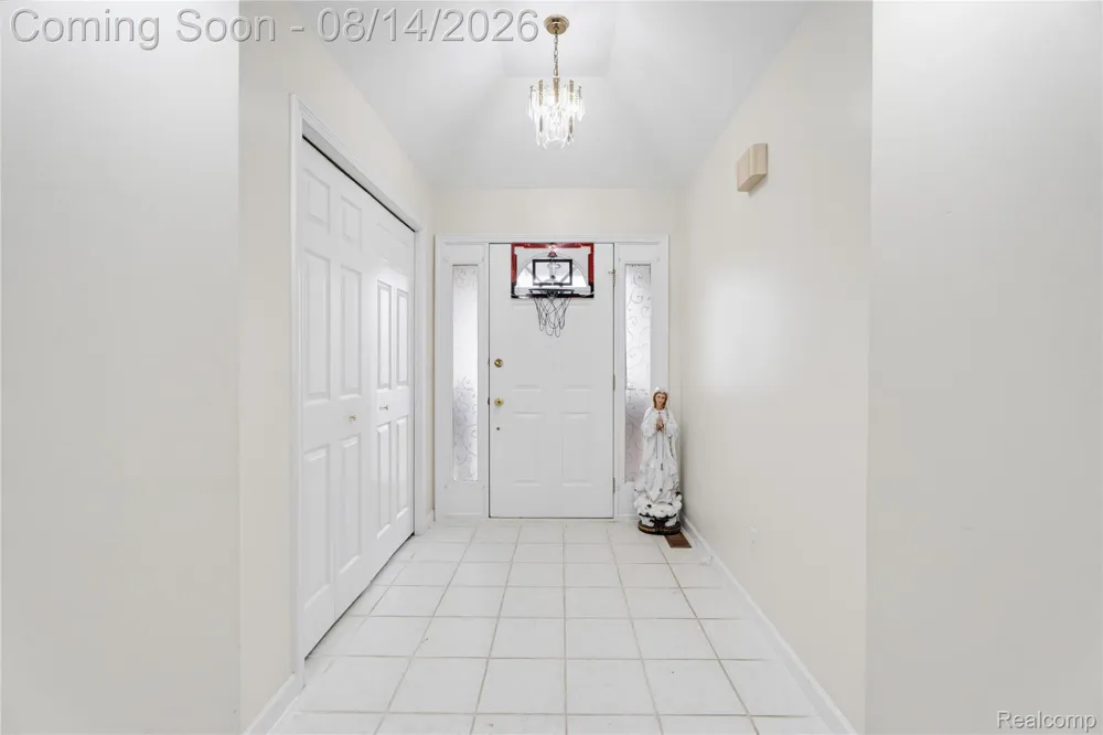 48353 Jefferson Drive Macomb Township, MI 48044