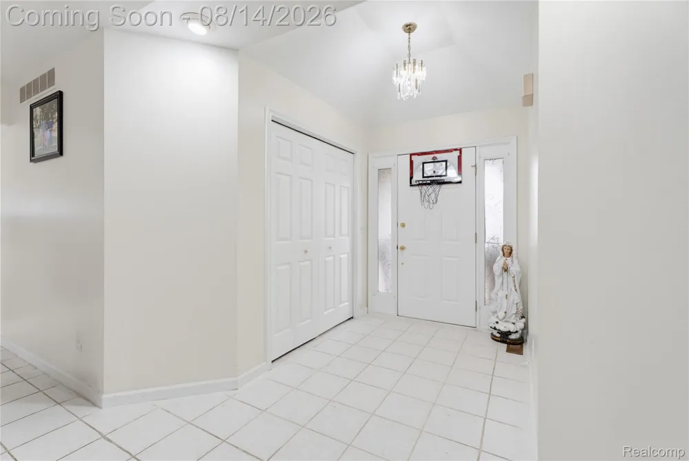 48353 Jefferson Drive Macomb Township, MI 48044