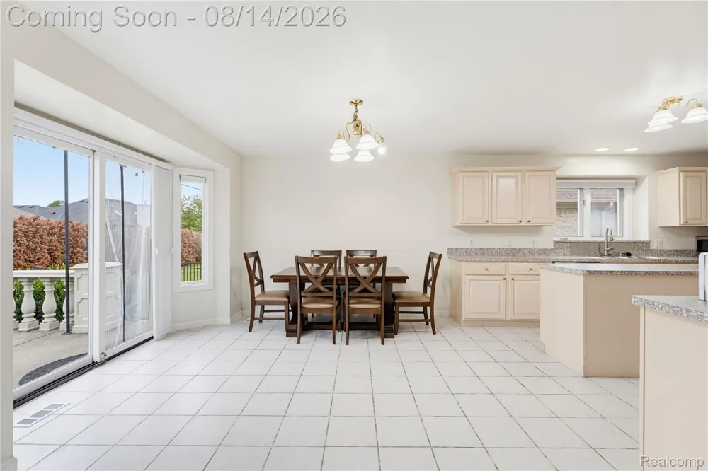 48353 Jefferson Drive Macomb Township, MI 48044