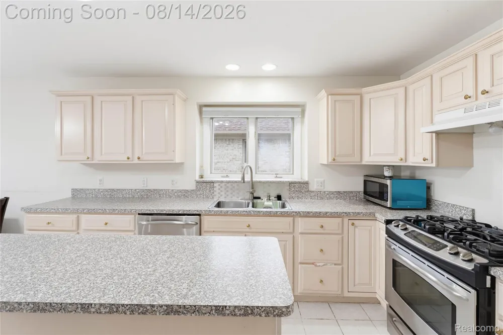 48353 Jefferson Drive Macomb Township, MI 48044