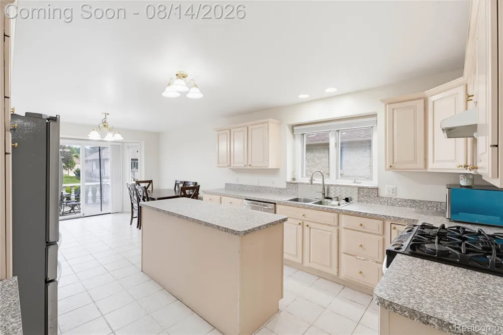 48353 Jefferson Drive Macomb Township, MI 48044