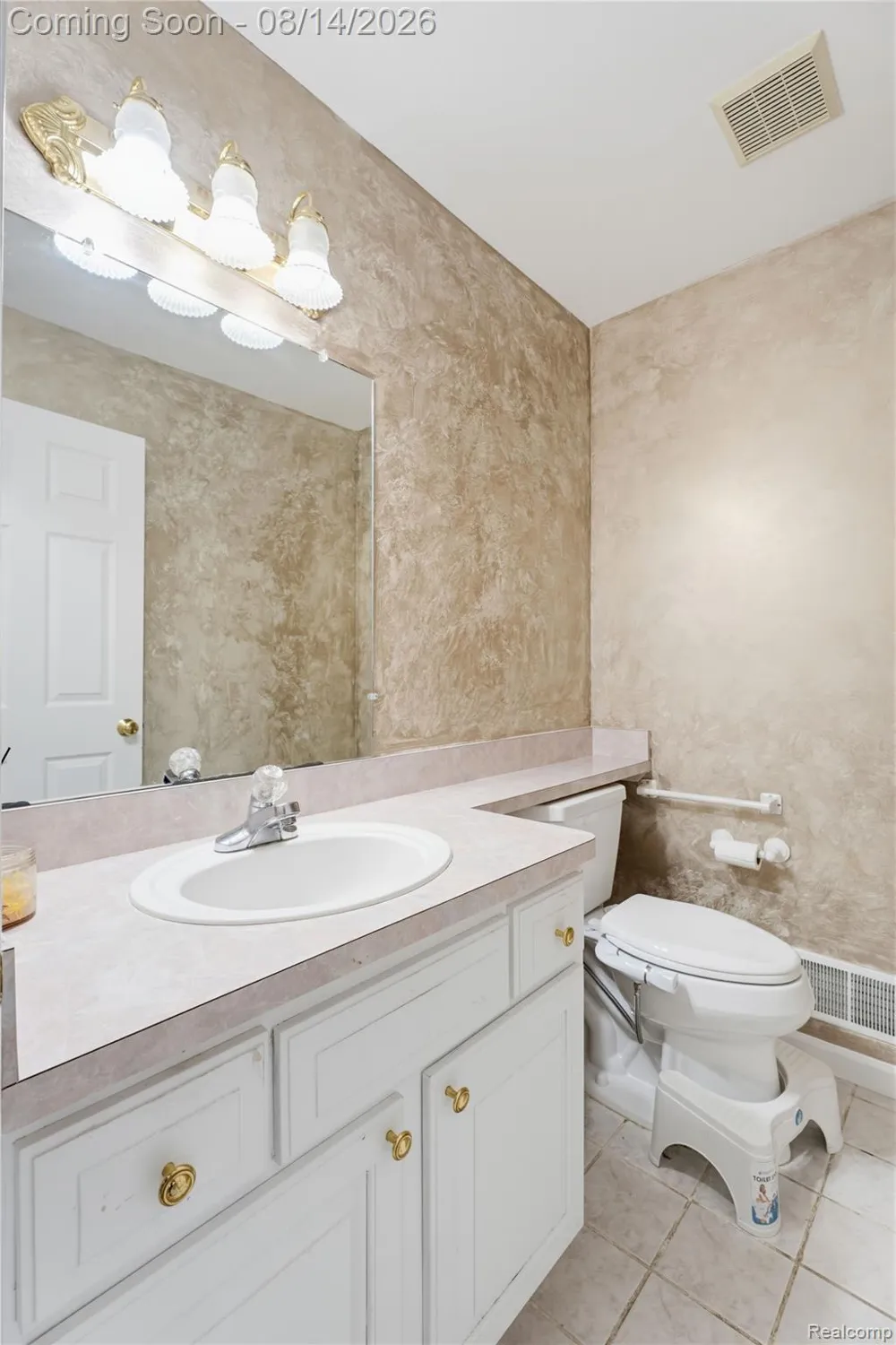 48353 Jefferson Drive Macomb Township, MI 48044