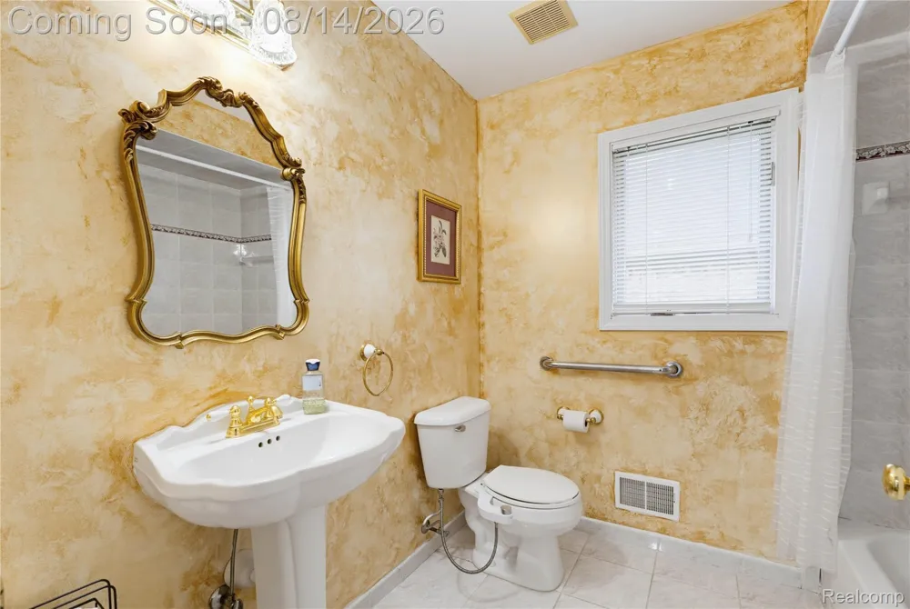 48353 Jefferson Drive Macomb Township, MI 48044