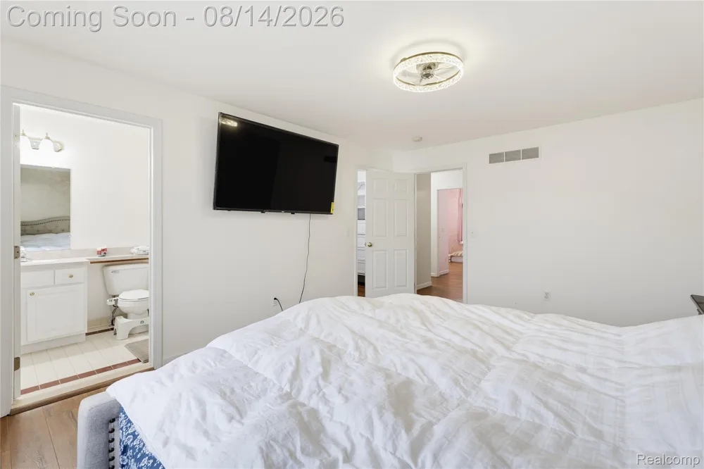 48353 Jefferson Drive Macomb Township, MI 48044