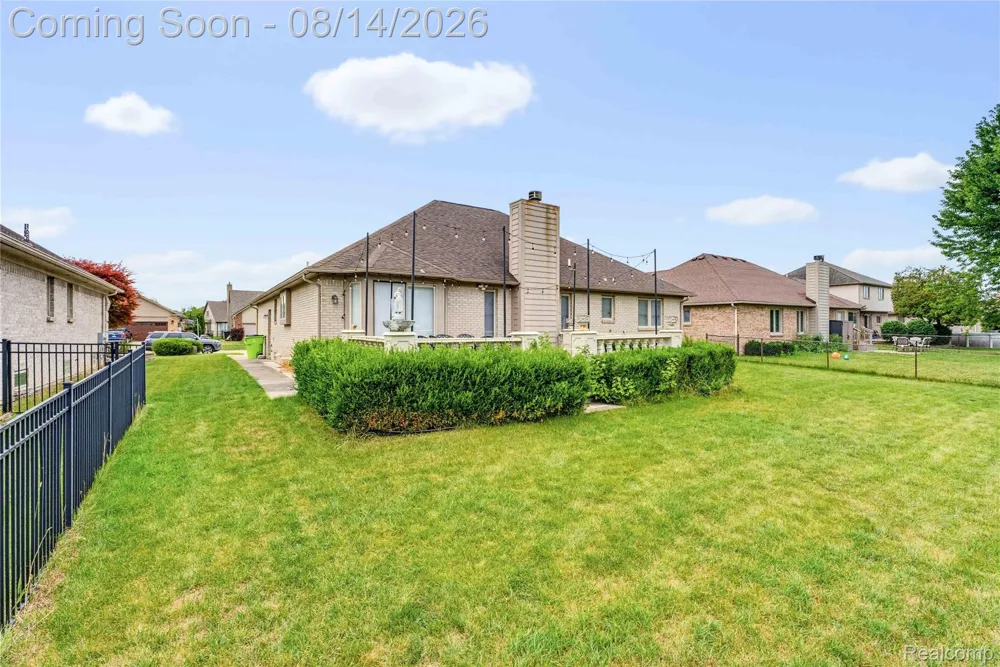 48353 Jefferson Drive Macomb Township, MI 48044