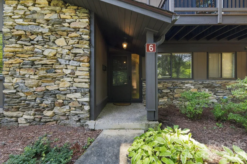 98 Laurelwood Circle W #6 Hendersonville, NC 28791