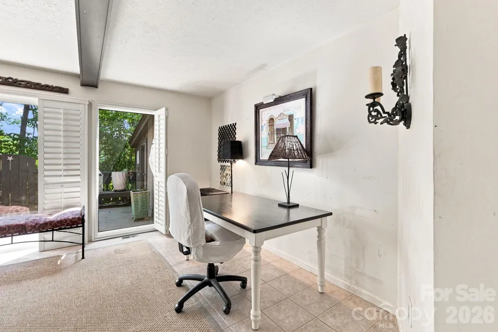 98 Laurelwood Circle W #6 Hendersonville, NC 28791