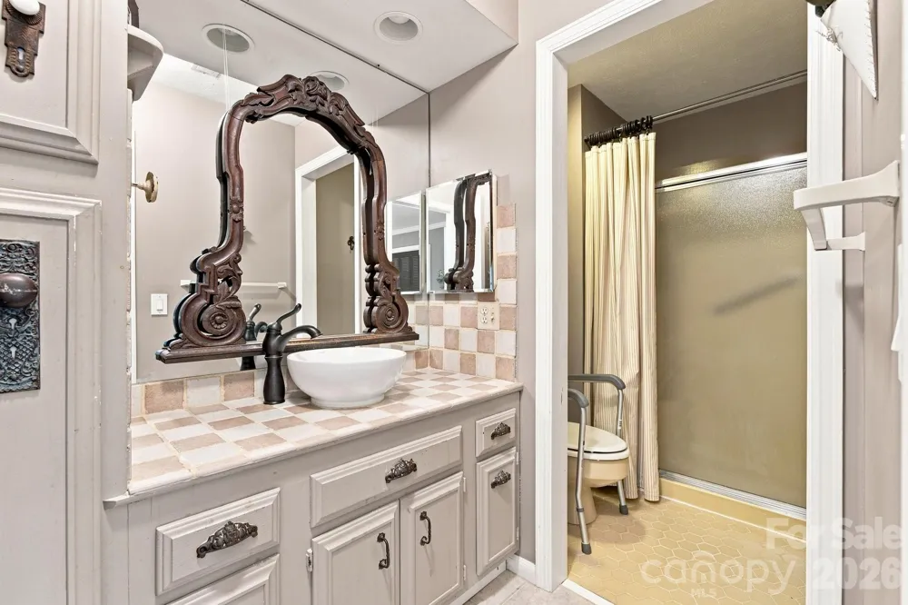 98 Laurelwood Circle W #6 Hendersonville, NC 28791