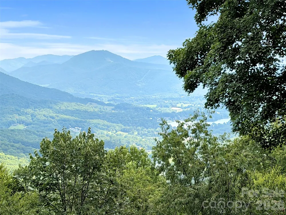 1551 Apple Creek Road Waynesville, NC 28786