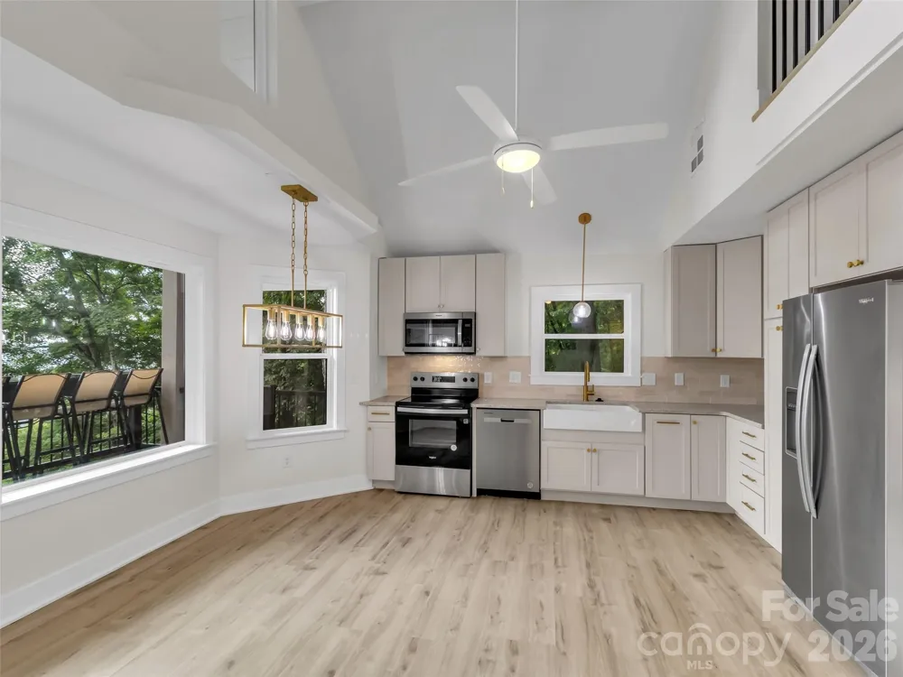 1551 Apple Creek Road Waynesville, NC 28786