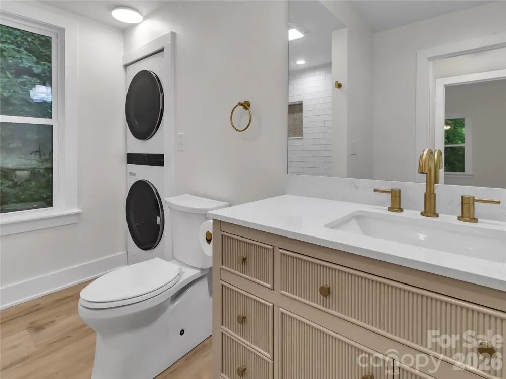 1551 Apple Creek Road Waynesville, NC 28786