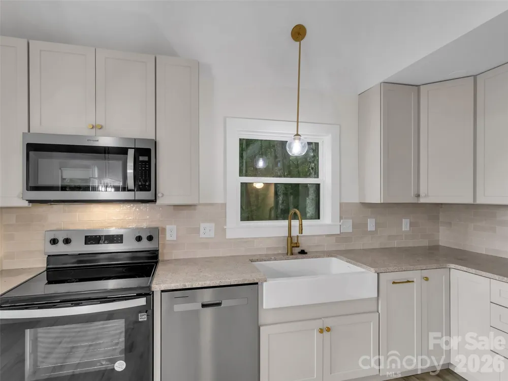 1551 Apple Creek Road Waynesville, NC 28786