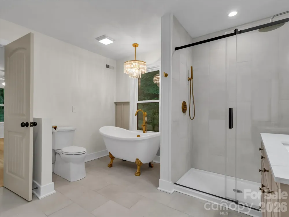1551 Apple Creek Road Waynesville, NC 28786