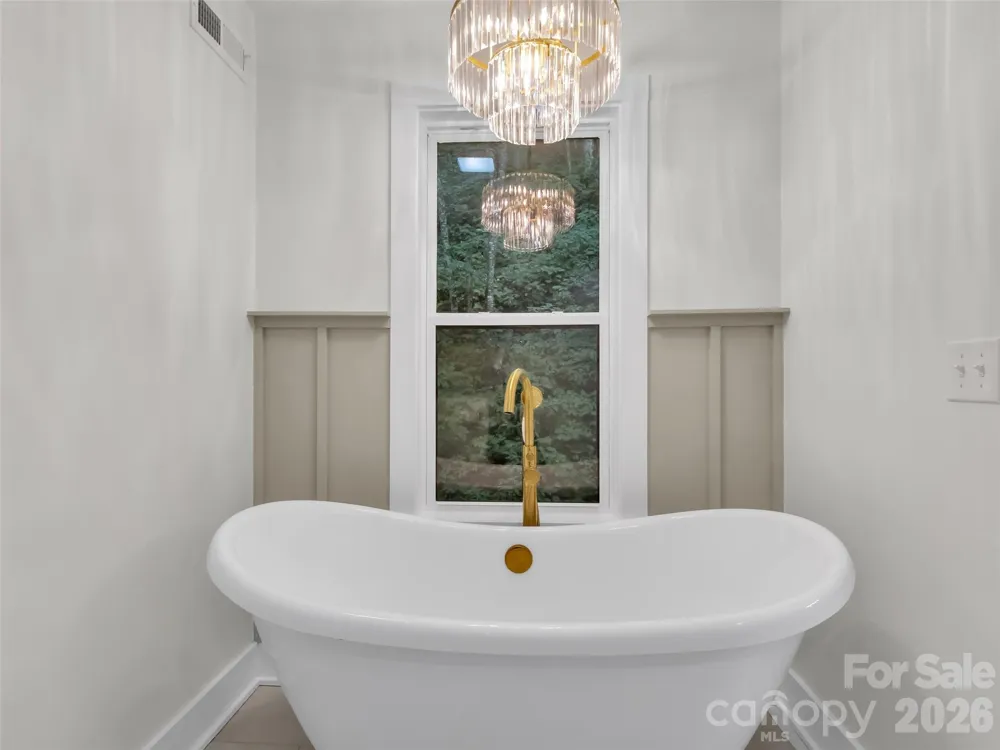 1551 Apple Creek Road Waynesville, NC 28786