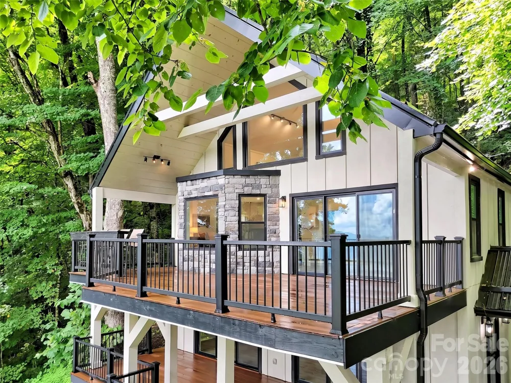 1551 Apple Creek Road Waynesville, NC 28786