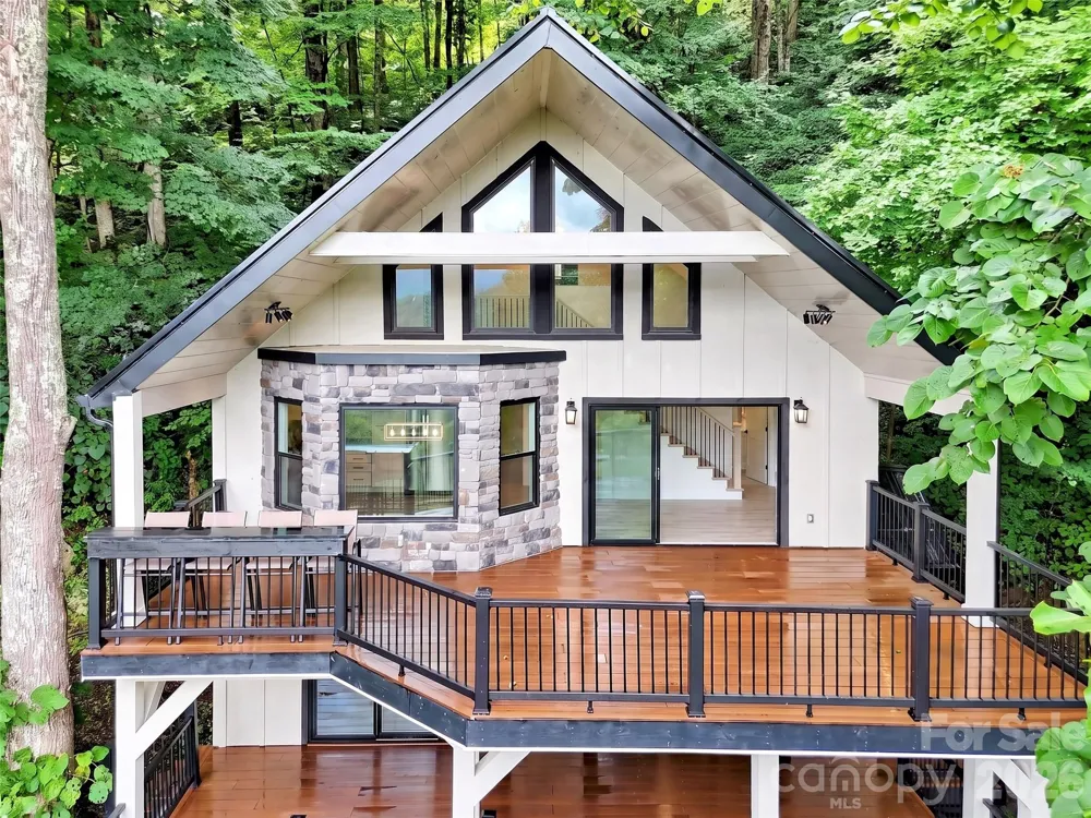 1551 Apple Creek Road Waynesville, NC 28786