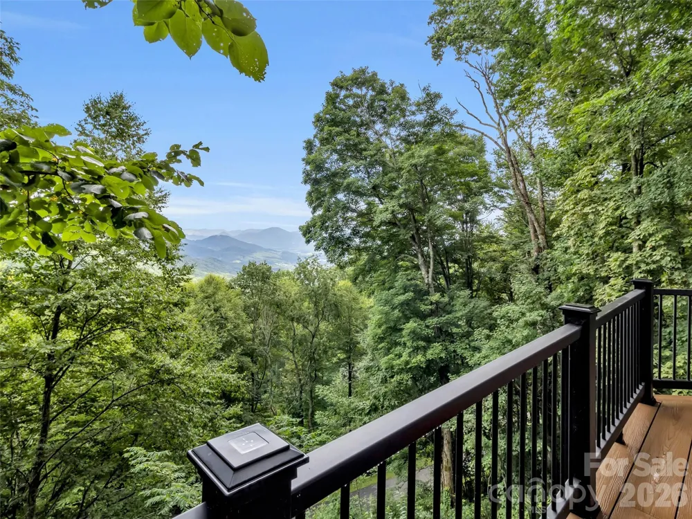 1551 Apple Creek Road Waynesville, NC 28786