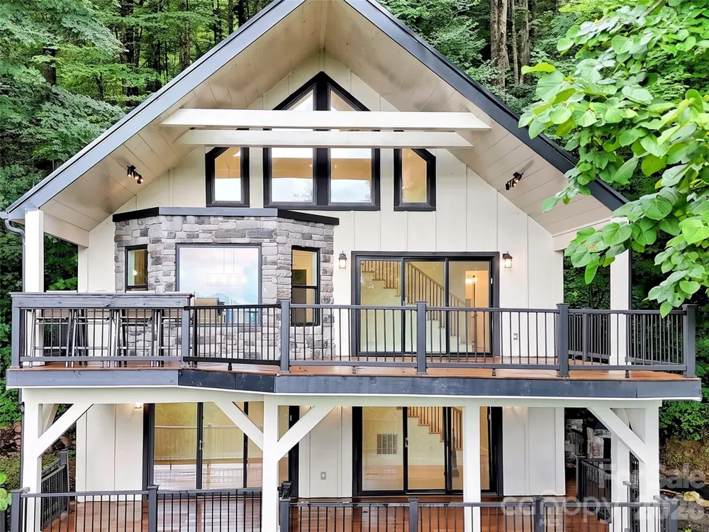 1551 Apple Creek Road Waynesville, NC 28786
