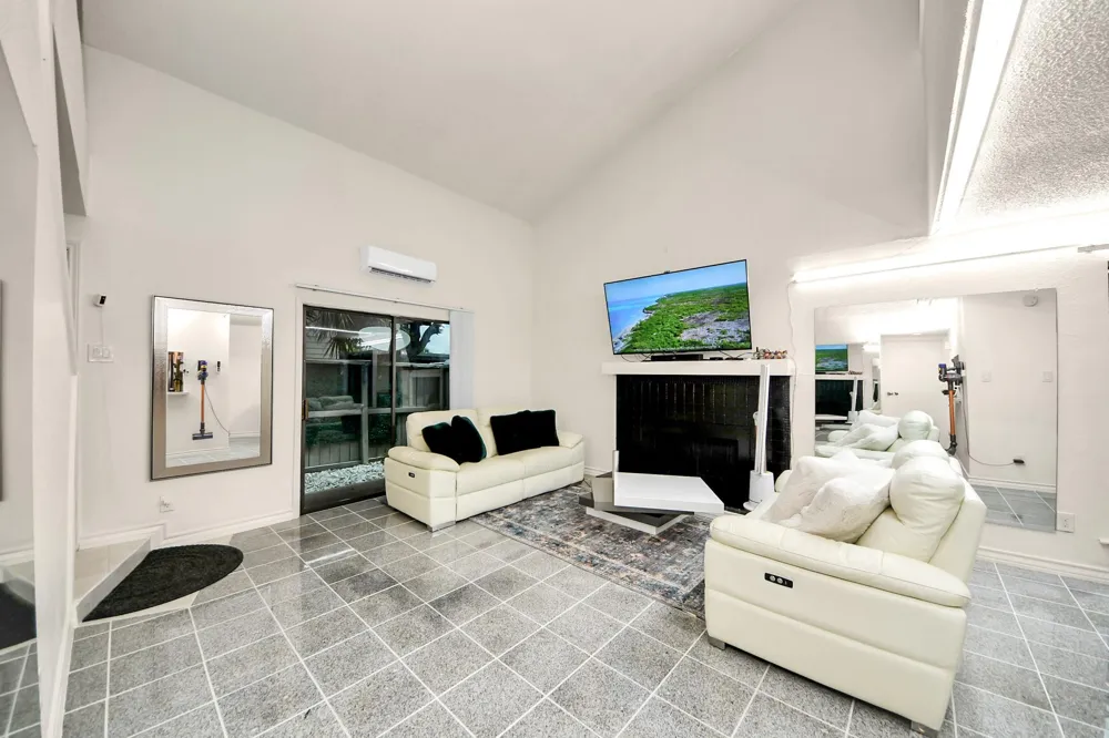 9512 Windswept Lane #9512 Houston, TX 77063