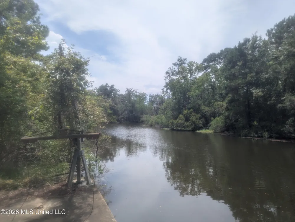 4059 Maui Road Pearlington, MS 39572