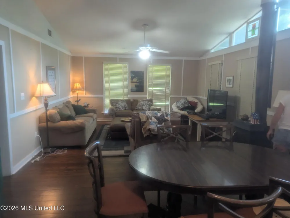 4059 Maui Road Pearlington, MS 39572