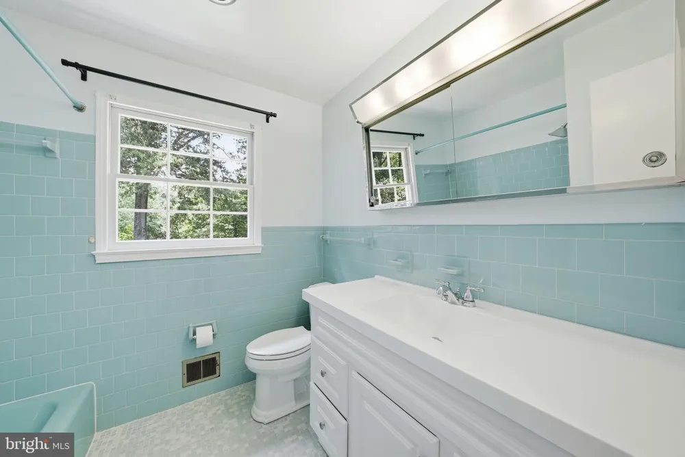 8640 GATESHEAD ROAD Alexandria, VA 22309