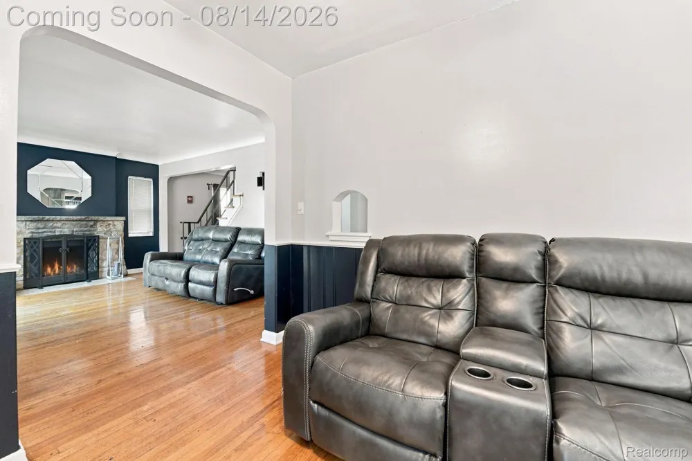 475 Belanger Street Grosse Pointe Farms City, MI 48236