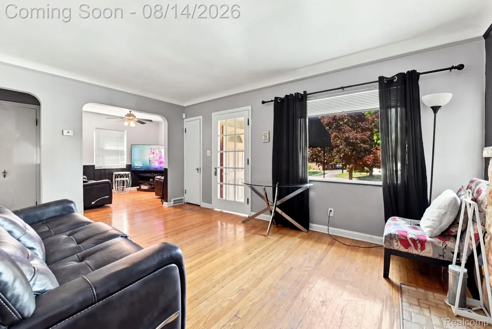 475 Belanger Street Grosse Pointe Farms City, MI 48236