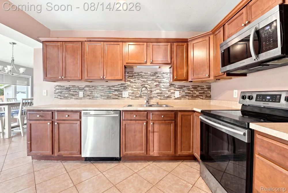 475 Belanger Street Grosse Pointe Farms City, MI 48236