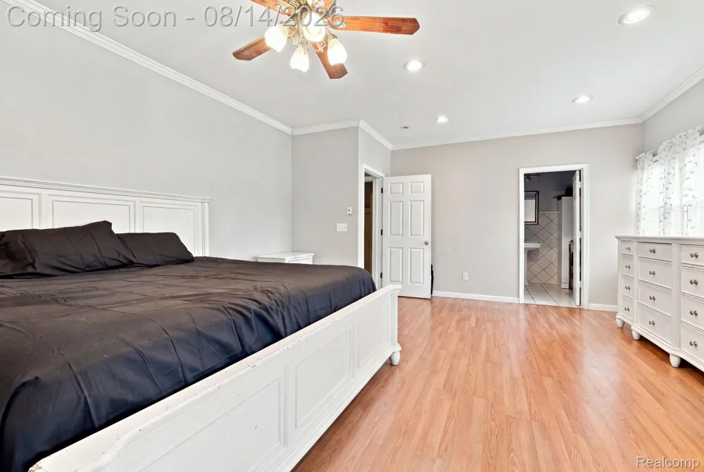 475 Belanger Street Grosse Pointe Farms City, MI 48236