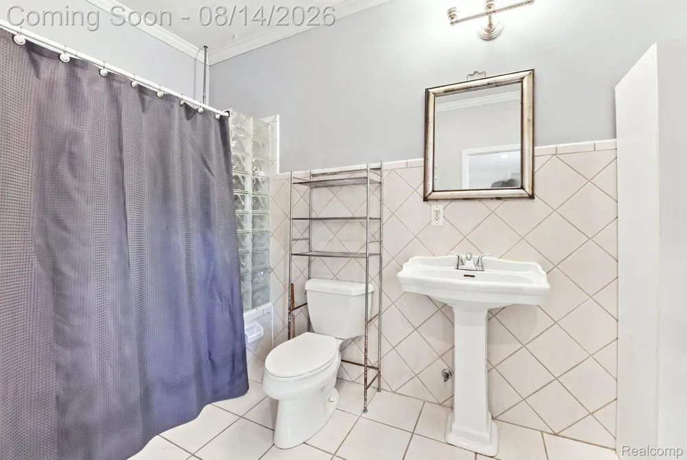 475 Belanger Street Grosse Pointe Farms City, MI 48236